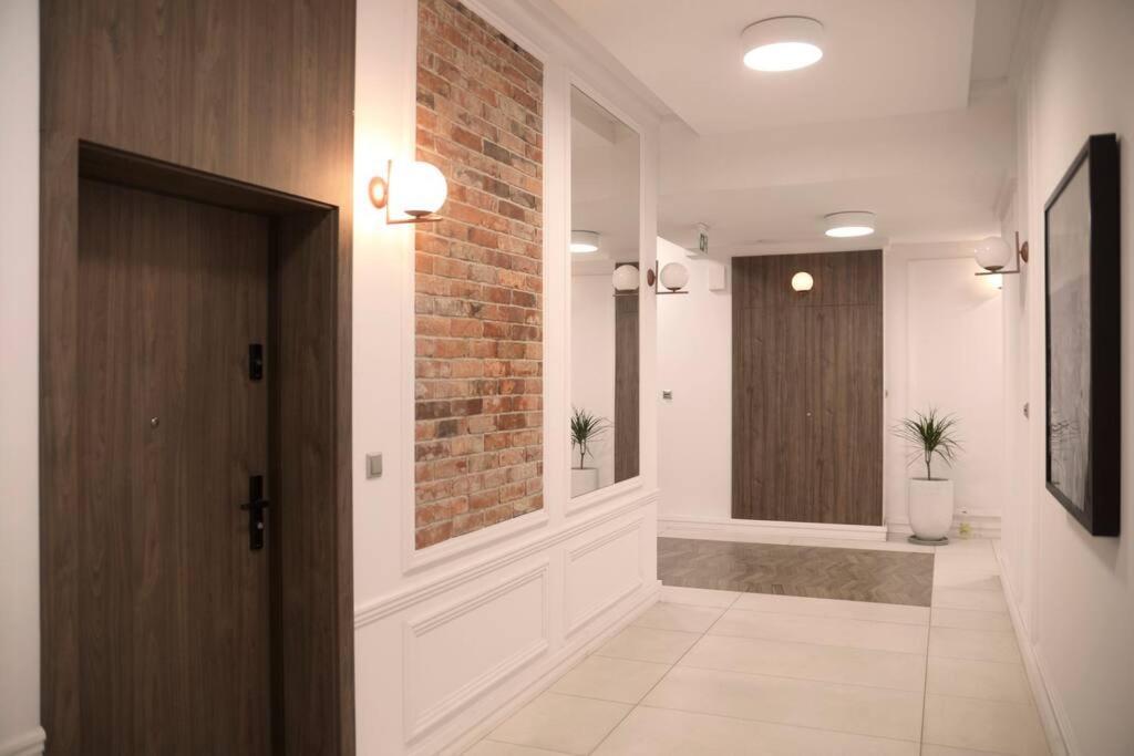 Elegant Apartment In The City Center Breslavia Esterno foto