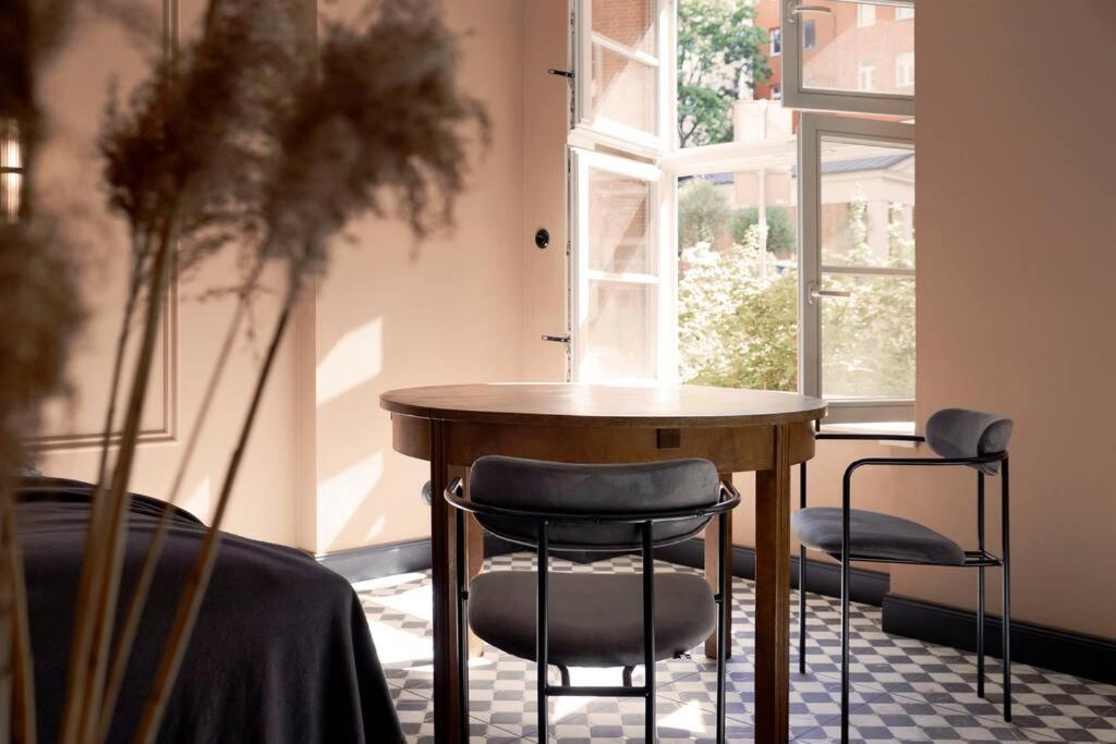 Elegant Apartment In The City Center Breslavia Esterno foto