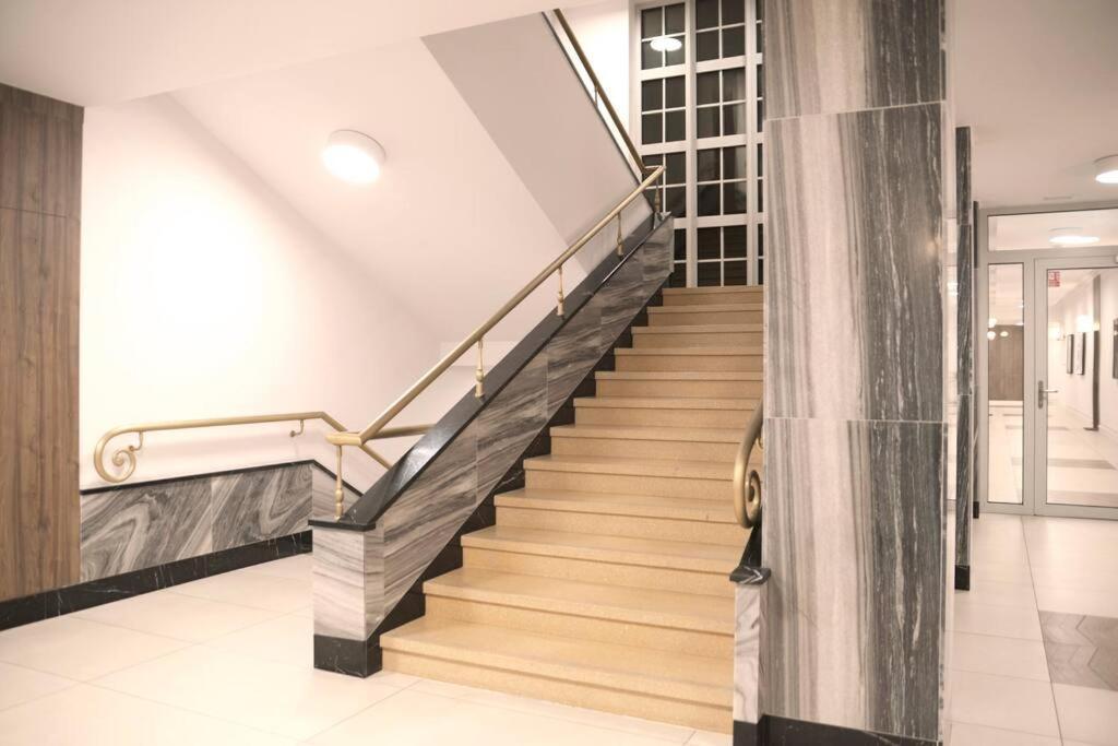 Elegant Apartment In The City Center Breslavia Esterno foto